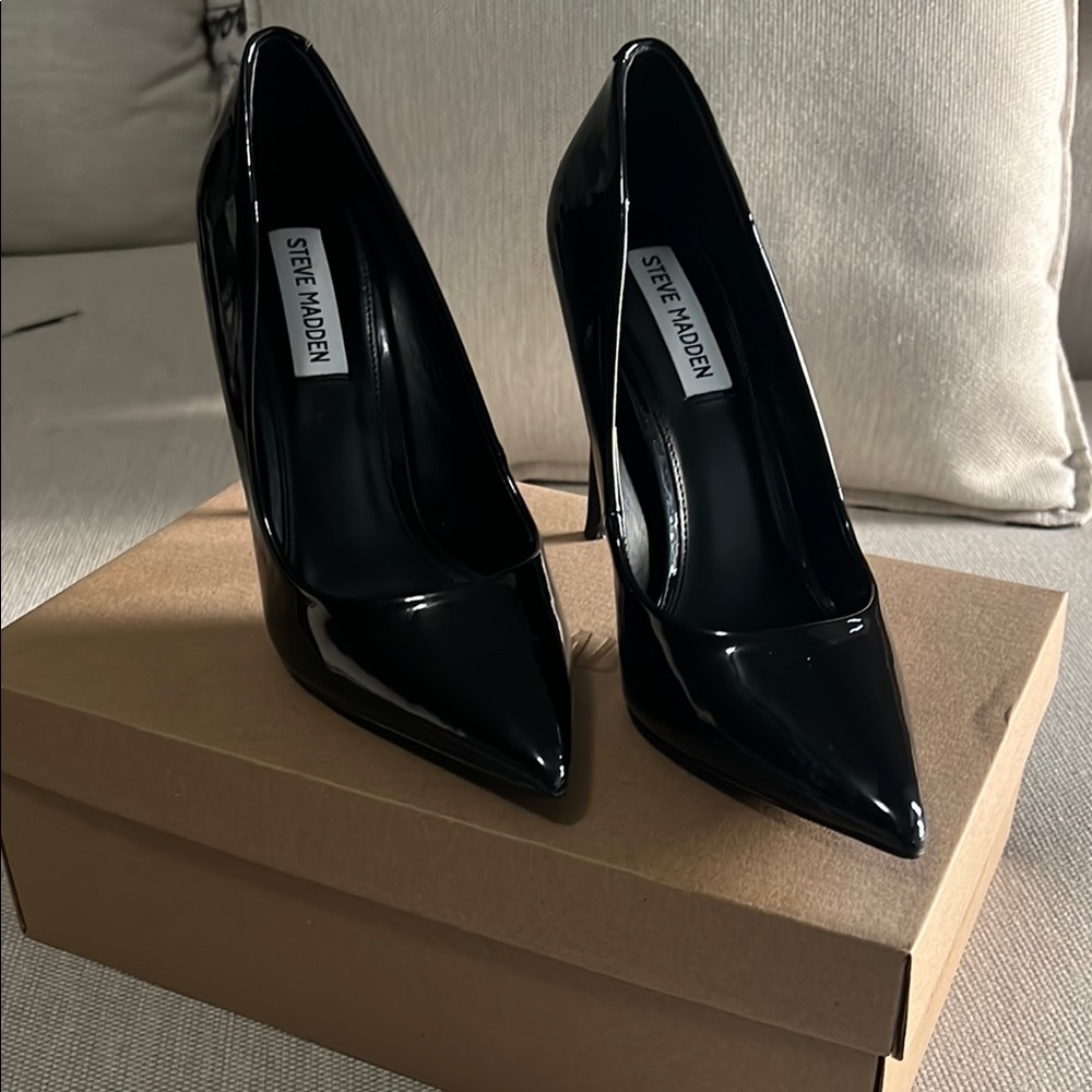 Steve Madden Black Patent Leather Pumps